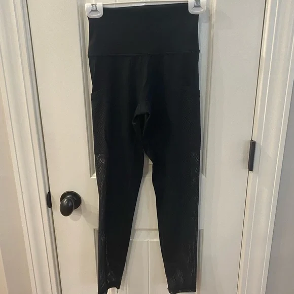 Aerie Offline Black Mesh Athletic Leggings - Picture 1 of 5